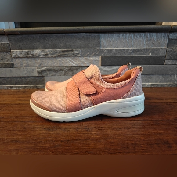 🤍Bzees Refresh Canyon Clay Pink Slip On Sneaker Size W 8.5 - Picture 1 of 7
